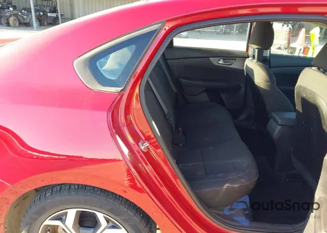 2019 Kia Forte Lxs z USA, uszkodzony, nr VIN 3KPF24AD2KE010939